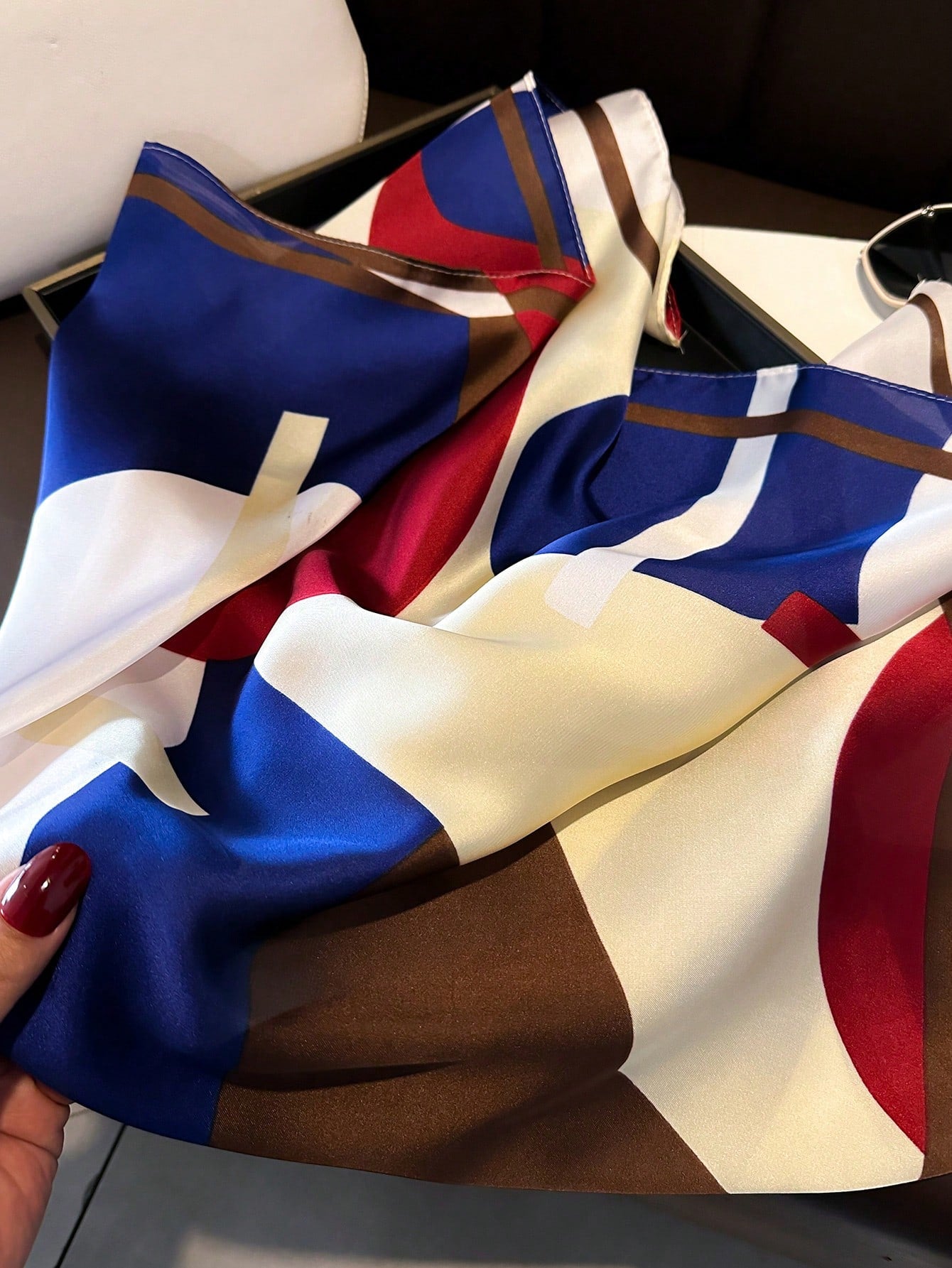 Foulard Carré Satiné Femme – Imprimé Vintage Élégant | Léger, Bohème et Confortable