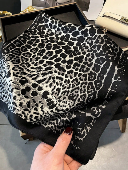 Foulard Carré Femme Satin – Imprimé Léopard Vintage | Léger & Chic | Idéal Printemps/Été