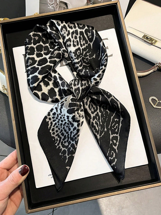 Foulard Carré Femme Satin – Imprimé Léopard Vintage | Léger & Chic | Idéal Printemps/Été